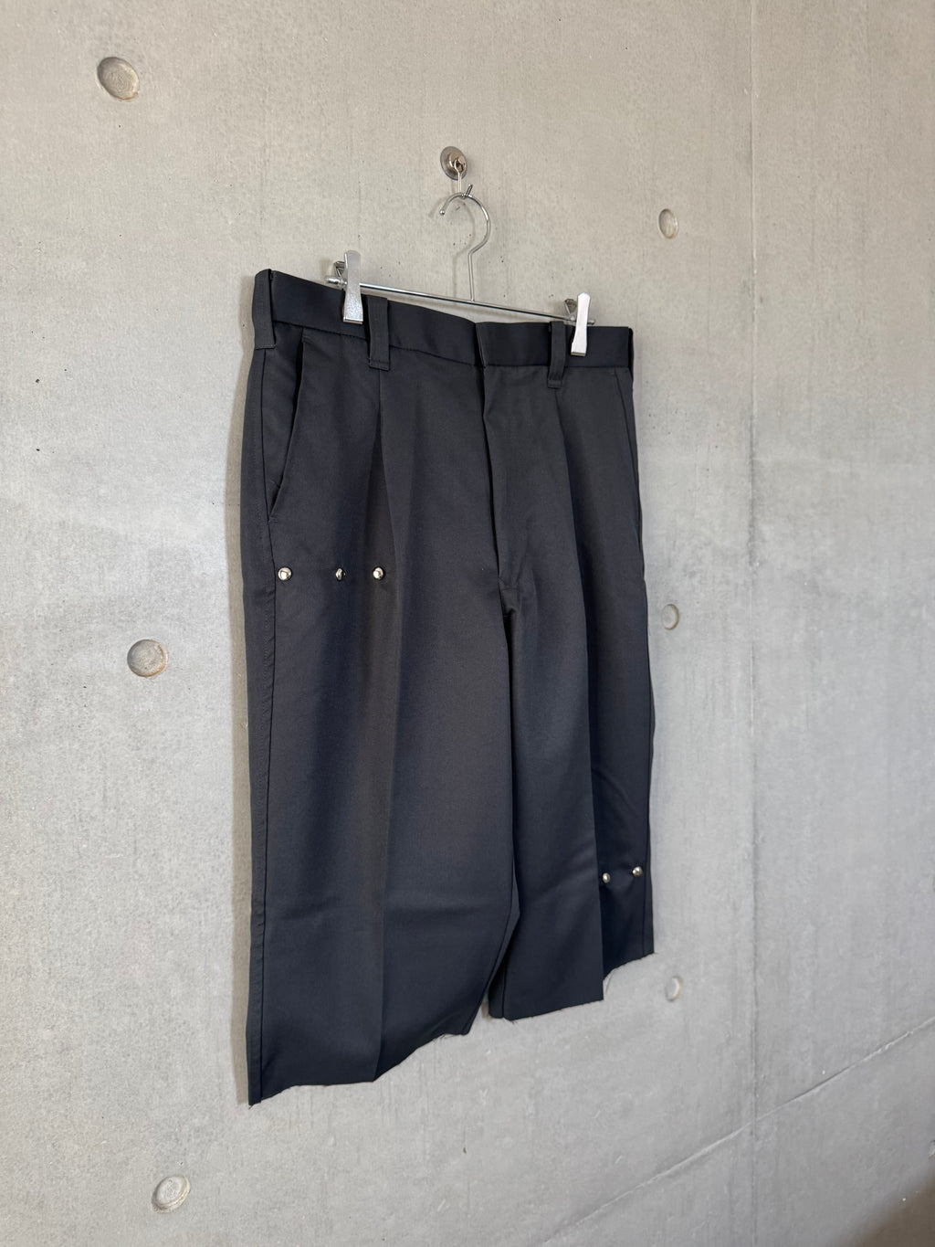 "twill studs shorts"
