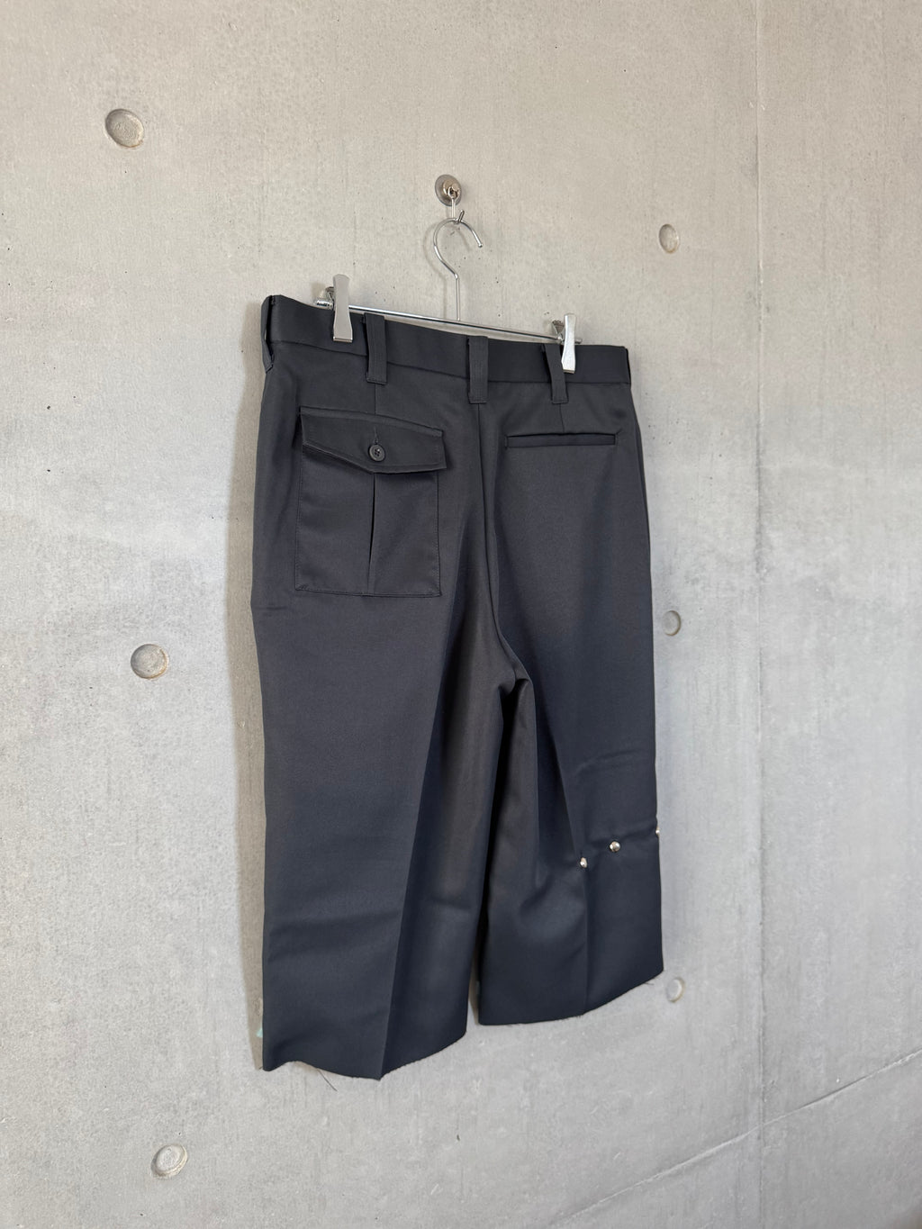 "twill studs shorts"